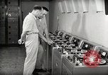 Image station de relais de la voix de l'Amérique en fonctionnement Onna Okinawa au Japon, 1953, de la seconde 32 séquences d'archives historiques vidéo 65675025501