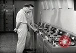 Image station de relais de la voix de l'Amérique en fonctionnement Onna Okinawa au Japon, 1953, de la seconde 33 séquences d'archives historiques vidéo 65675025501