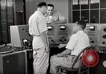 Image Voice of America relais de diffusion des activités de la station Onna Okinawa au Japon, 1953, de la seconde 28 séquences d'archives historiques vidéo 65675025502