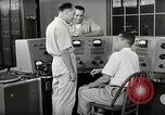 Image Voice of America relais de diffusion des activités de la station Onna Okinawa au Japon, 1953, de la seconde 29 séquences d'archives historiques vidéo 65675025502