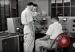 Image Voice of America relais de diffusion des activités de la station Onna Okinawa au Japon, 1953, de la seconde 35 séquences d'archives historiques vidéo 65675025502