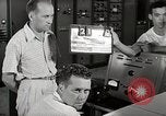 Image Voice of America relais de diffusion des activités de la station Onna Okinawa au Japon, 1953, de la seconde 36 séquences d'archives historiques vidéo 65675025502