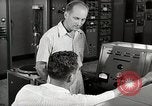 Image Voice of America relais de diffusion des activités de la station Onna Okinawa au Japon, 1953, de la seconde 52 séquences d'archives historiques vidéo 65675025502