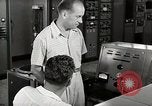Image Voice of America relais de diffusion des activités de la station Onna Okinawa au Japon, 1953, de la seconde 60 séquences d'archives historiques vidéo 65675025502