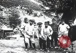 Standbild französischen Truppen mit einem großen graben Mörtel Frankreich, 1916, aus Sekunde 4 historischem Filmmaterial Videoclip 65675025513