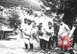 Standbild französischen Truppen mit einem großen graben Mörtel Frankreich, 1916, aus Sekunde 5 historischem Filmmaterial Videoclip 65675025513