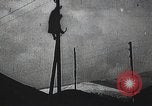Standbild französischen Soldaten der Kommunikation per Telefon Feld Frankreich, 1916, aus Sekunde 1 historischem Filmmaterial Videoclip 65675025515
