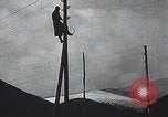 Standbild französischen Soldaten der Kommunikation per Telefon Feld Frankreich, 1916, aus Sekunde 13 historischem Filmmaterial Videoclip 65675025515