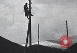 Standbild französischen Soldaten der Kommunikation per Telefon Feld Frankreich, 1916, aus Sekunde 14 historischem Filmmaterial Videoclip 65675025515