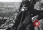Standbild französischen Soldaten der Kommunikation per Telefon Feld Frankreich, 1916, aus Sekunde 16 historischem Filmmaterial Videoclip 65675025515