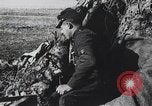 Standbild französischen Soldaten der Kommunikation per Telefon Feld Frankreich, 1916, aus Sekunde 24 historischem Filmmaterial Videoclip 65675025515