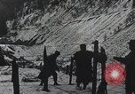 Standbild französische Truppen vorbereiten Stacheldraht Barrikaden Frankreich, 1916, aus Sekunde 1 historischem Filmmaterial Videoclip 65675025516