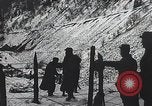 Standbild französische Truppen vorbereiten Stacheldraht Barrikaden Frankreich, 1916, aus Sekunde 5 historischem Filmmaterial Videoclip 65675025516