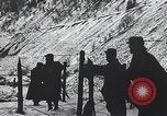 Standbild französische Truppen vorbereiten Stacheldraht Barrikaden Frankreich, 1916, aus Sekunde 8 historischem Filmmaterial Videoclip 65675025516