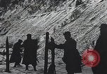 Standbild französische Truppen vorbereiten Stacheldraht Barrikaden Frankreich, 1916, aus Sekunde 9 historischem Filmmaterial Videoclip 65675025516