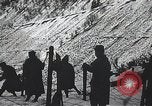 Standbild französische Truppen vorbereiten Stacheldraht Barrikaden Frankreich, 1916, aus Sekunde 11 historischem Filmmaterial Videoclip 65675025516
