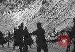 Standbild französische Truppen vorbereiten Stacheldraht Barrikaden Frankreich, 1916, aus Sekunde 12 historischem Filmmaterial Videoclip 65675025516
