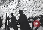 Standbild französische Truppen vorbereiten Stacheldraht Barrikaden Frankreich, 1916, aus Sekunde 16 historischem Filmmaterial Videoclip 65675025516