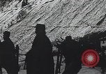 Standbild französische Truppen vorbereiten Stacheldraht Barrikaden Frankreich, 1916, aus Sekunde 20 historischem Filmmaterial Videoclip 65675025516