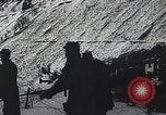 Standbild französische Truppen vorbereiten Stacheldraht Barrikaden Frankreich, 1916, aus Sekunde 21 historischem Filmmaterial Videoclip 65675025516