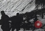 Standbild französische Truppen vorbereiten Stacheldraht Barrikaden Frankreich, 1916, aus Sekunde 25 historischem Filmmaterial Videoclip 65675025516