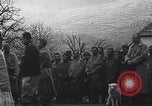 Standbild französische Truppen Teilnahme an der Messe in einem Feld während Ersten Weltkrieg Frankreich, 1916, aus Sekunde 14 historischem Filmmaterial Videoclip 65675025517