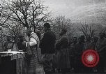Standbild französische Truppen Teilnahme an der Messe in einem Feld während Ersten Weltkrieg Frankreich, 1916, aus Sekunde 23 historischem Filmmaterial Videoclip 65675025517