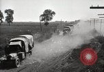 Immagine di Stati Uniti Esercito convoglio motore carrello ribaltato Fulton Illinois USA, 1919, secondo 15 filmato di repertorio 65675025547