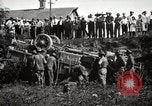 Immagine di Stati Uniti Esercito convoglio motore carrello ribaltato Fulton Illinois USA, 1919, secondo 41 filmato di repertorio 65675025547