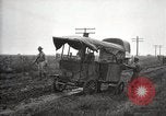 Standbild US Army motor convoy Fahrzeuge verlangsamt in Schlamm Nebraska USA, 1919, aus Sekunde 14 historischem Filmmaterial Videoclip 65675025549