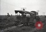 Standbild US Army motor convoy Fahrzeuge verlangsamt in Schlamm Nebraska USA, 1919, aus Sekunde 16 historischem Filmmaterial Videoclip 65675025549