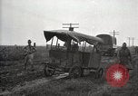 Standbild US Army motor convoy Fahrzeuge verlangsamt in Schlamm Nebraska USA, 1919, aus Sekunde 18 historischem Filmmaterial Videoclip 65675025549