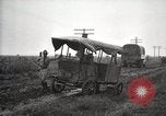 Standbild US Army motor convoy Fahrzeuge verlangsamt in Schlamm Nebraska USA, 1919, aus Sekunde 21 historischem Filmmaterial Videoclip 65675025549
