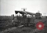Standbild US Army motor convoy Fahrzeuge verlangsamt in Schlamm Nebraska USA, 1919, aus Sekunde 22 historischem Filmmaterial Videoclip 65675025549