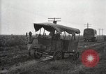 Standbild US Army motor convoy Fahrzeuge verlangsamt in Schlamm Nebraska USA, 1919, aus Sekunde 24 historischem Filmmaterial Videoclip 65675025549