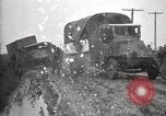Standbild US Army motor convoy Fahrzeuge verlangsamt in Schlamm Nebraska USA, 1919, aus Sekunde 40 historischem Filmmaterial Videoclip 65675025549