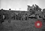 Image Armée utilise Holt tracteur pour tirer les chariots à partir de la boue North Platte Nebraska USA, 1919, de la seconde 5 séquences d'archives historiques vidéo 65675025550