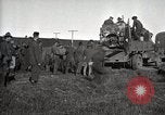 Image Armée utilise Holt tracteur pour tirer les chariots à partir de la boue North Platte Nebraska USA, 1919, de la seconde 7 séquences d'archives historiques vidéo 65675025550