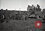 Image Armée utilise Holt tracteur pour tirer les chariots à partir de la boue North Platte Nebraska USA, 1919, de la seconde 8 séquences d'archives historiques vidéo 65675025550