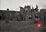 Image Armée utilise Holt tracteur pour tirer les chariots à partir de la boue North Platte Nebraska USA, 1919, de la seconde 20 séquences d'archives historiques vidéo 65675025550