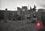 Image Armée utilise Holt tracteur pour tirer les chariots à partir de la boue North Platte Nebraska USA, 1919, de la seconde 23 séquences d'archives historiques vidéo 65675025550