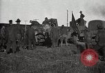 Image Armée utilise Holt tracteur pour tirer les chariots à partir de la boue North Platte Nebraska USA, 1919, de la seconde 25 séquences d'archives historiques vidéo 65675025550