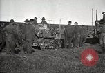 Image Armée utilise Holt tracteur pour tirer les chariots à partir de la boue North Platte Nebraska USA, 1919, de la seconde 30 séquences d'archives historiques vidéo 65675025550