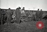 Image Armée utilise Holt tracteur pour tirer les chariots à partir de la boue North Platte Nebraska USA, 1919, de la seconde 31 séquences d'archives historiques vidéo 65675025550