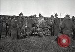 Image Armée utilise Holt tracteur pour tirer les chariots à partir de la boue North Platte Nebraska USA, 1919, de la seconde 37 séquences d'archives historiques vidéo 65675025550