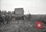 Image Armée utilise Holt tracteur pour tirer les chariots à partir de la boue North Platte Nebraska USA, 1919, de la seconde 47 séquences d'archives historiques vidéo 65675025550