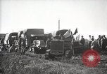 Image Armée utilise Holt tracteur pour tirer les chariots à partir de la boue North Platte Nebraska USA, 1919, de la seconde 50 séquences d'archives historiques vidéo 65675025550