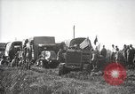 Image Armée utilise Holt tracteur pour tirer les chariots à partir de la boue North Platte Nebraska USA, 1919, de la seconde 51 séquences d'archives historiques vidéo 65675025550