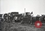 Image Armée utilise Holt tracteur pour tirer les chariots à partir de la boue North Platte Nebraska USA, 1919, de la seconde 54 séquences d'archives historiques vidéo 65675025550