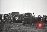 Image Armée utilise Holt tracteur pour tirer les chariots à partir de la boue North Platte Nebraska USA, 1919, de la seconde 55 séquences d'archives historiques vidéo 65675025550
